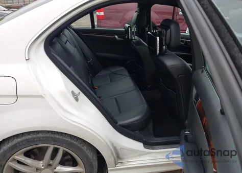 2013 Mercedes-Benz C 300 Luxury 4Matic/Sport 4Matic from USA, damaged, VIN WDDGF8AB3DA820171